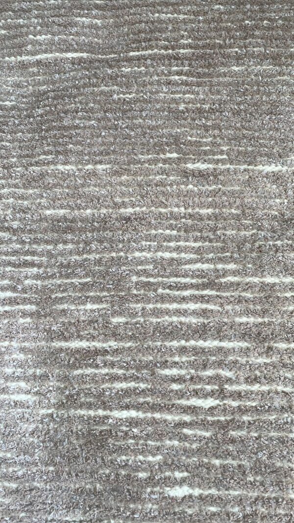 Tapete Artesanal Ondinha kilin ap marrom em chenille cru 1,50x2,13